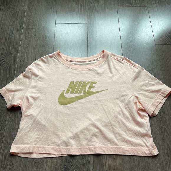 The Nike Crop Tee - Picture 1 of 3